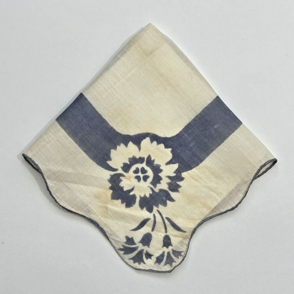 1940s Floral Linen Scalloped Handkerchief  Cottage Core Granny Vintage READ